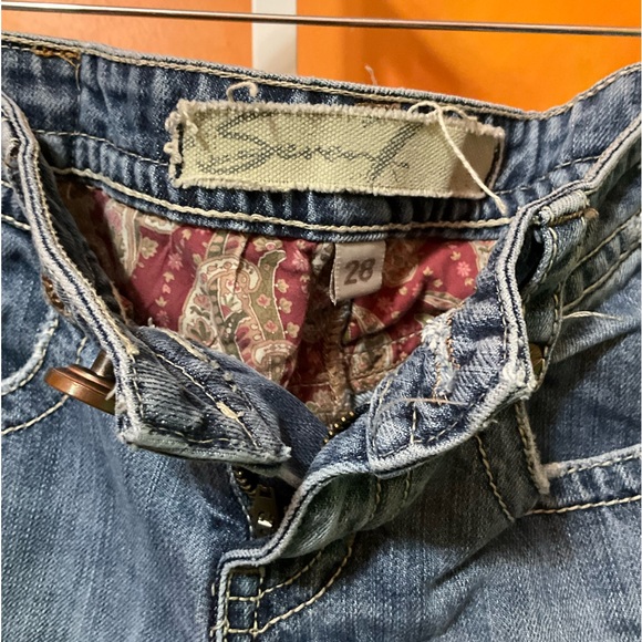 Seven7 size 28 distressed jeans shorts - Picture 2 of 4